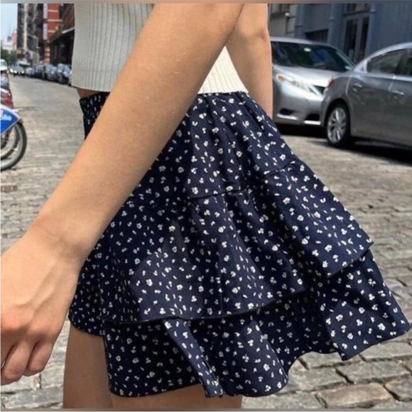 Brandy Melville Dresses & Skirts - NWT Brandy Melville tiered floral mini skirt